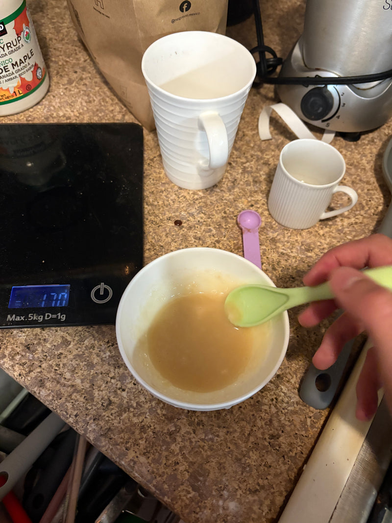 Todo empezó en una cocina, con una báscula, muchas ideas y una pregunta: ¿por qué todos los geles me caen pesado?